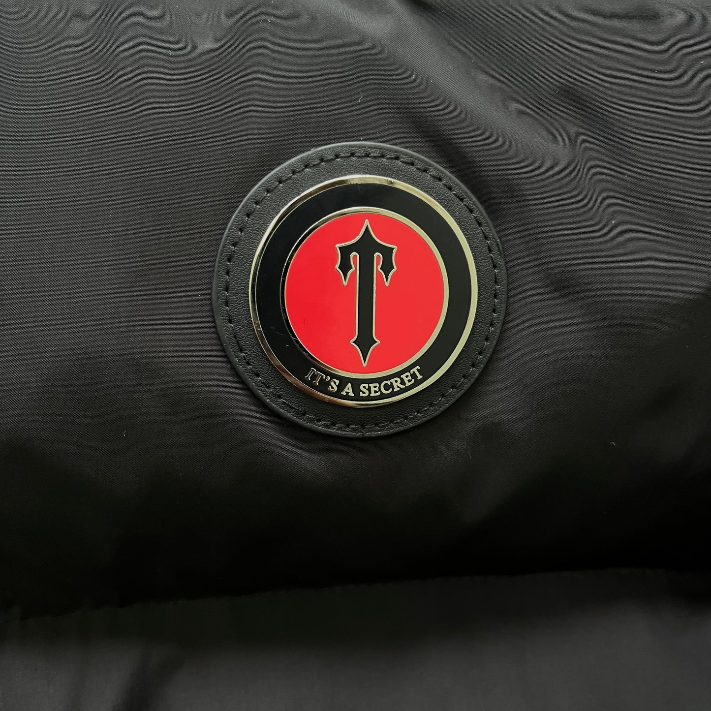 Trapstar Irongate Detachable Hooded Puffer Jacket Black Red