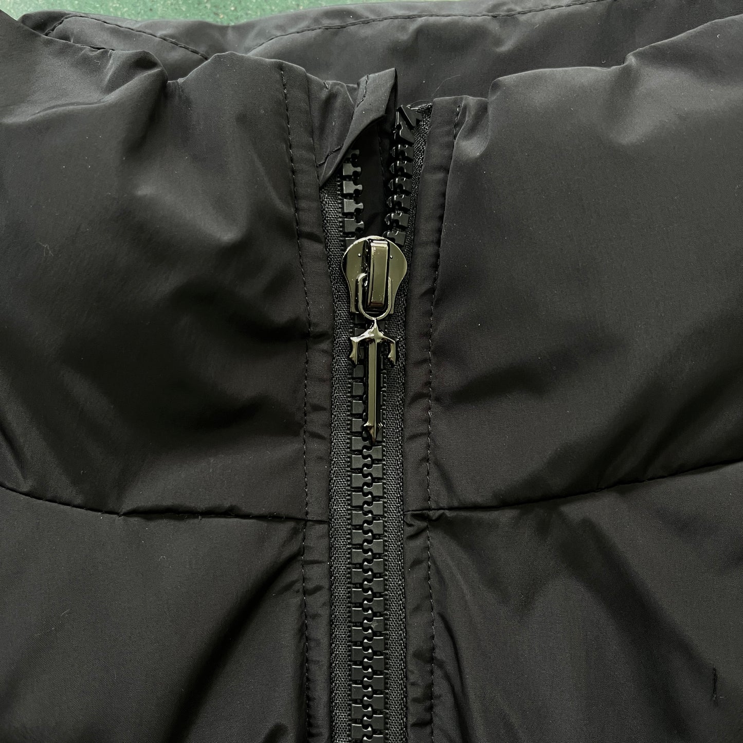 Trapstar Irongate Detachable Hooded Puffer Jacket Black Red