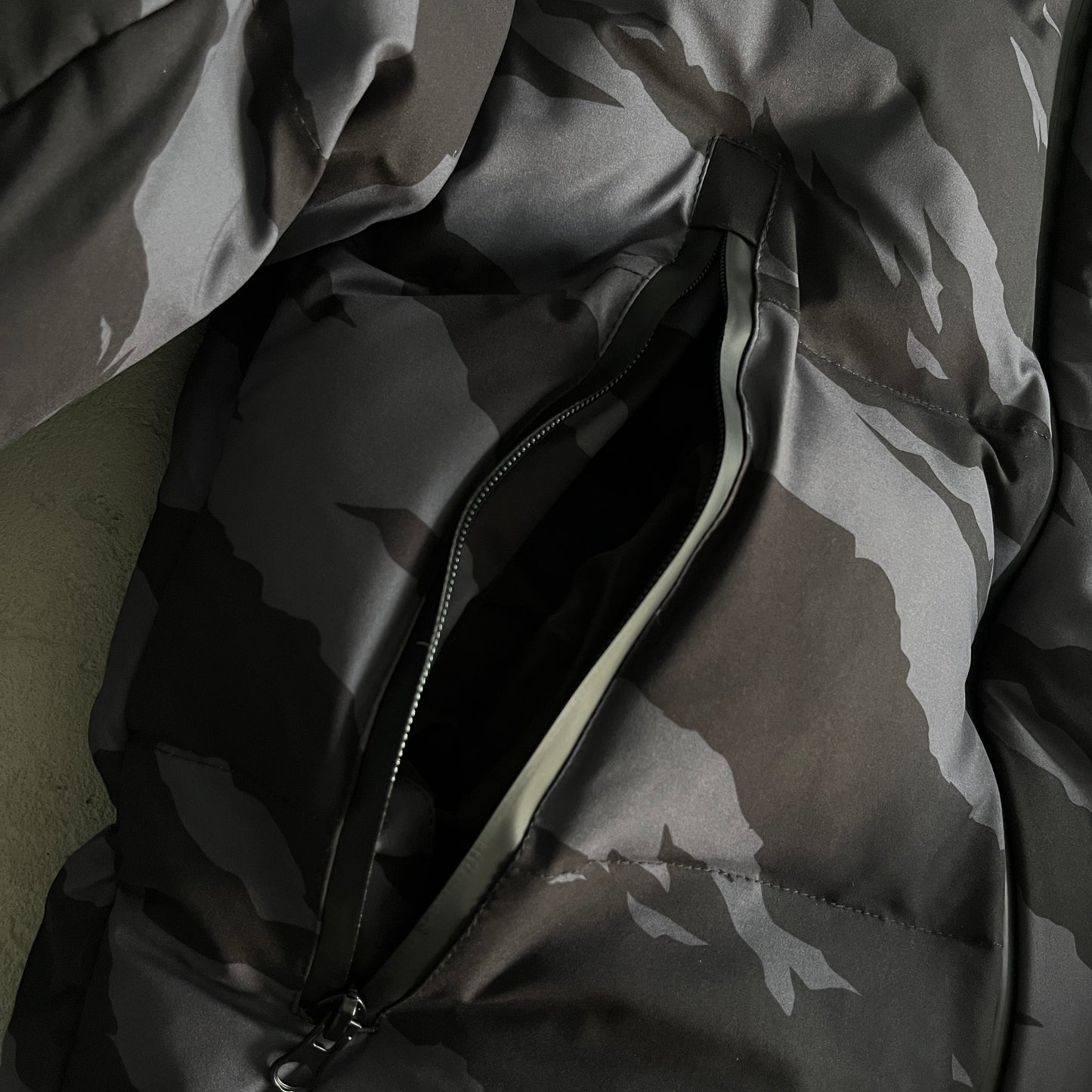 Trapstar Hyperdrive Technical Puffer Jacket Black Tiger Camo