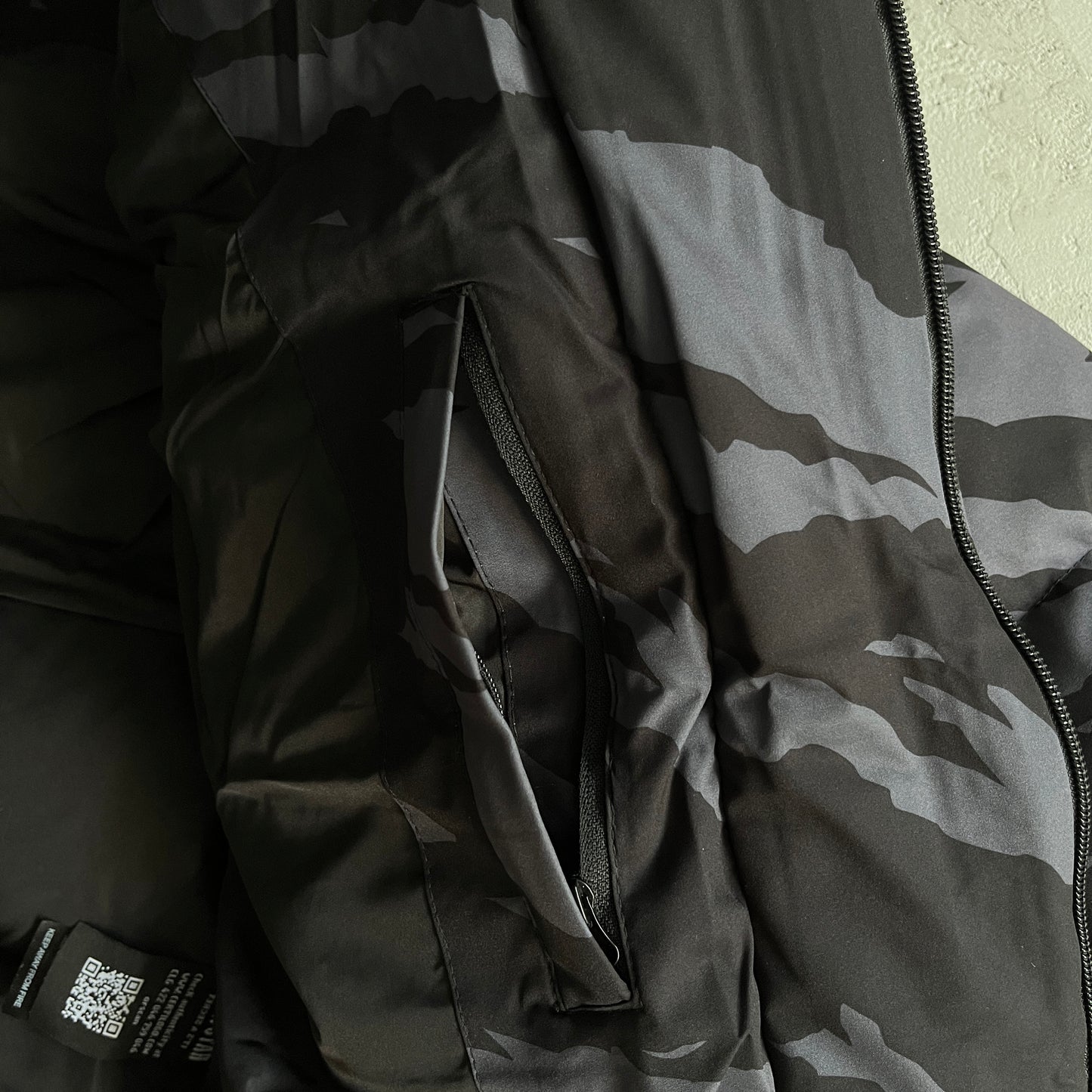 Trapstar Hyperdrive Technical Puffer Jacket Black Tiger Camo