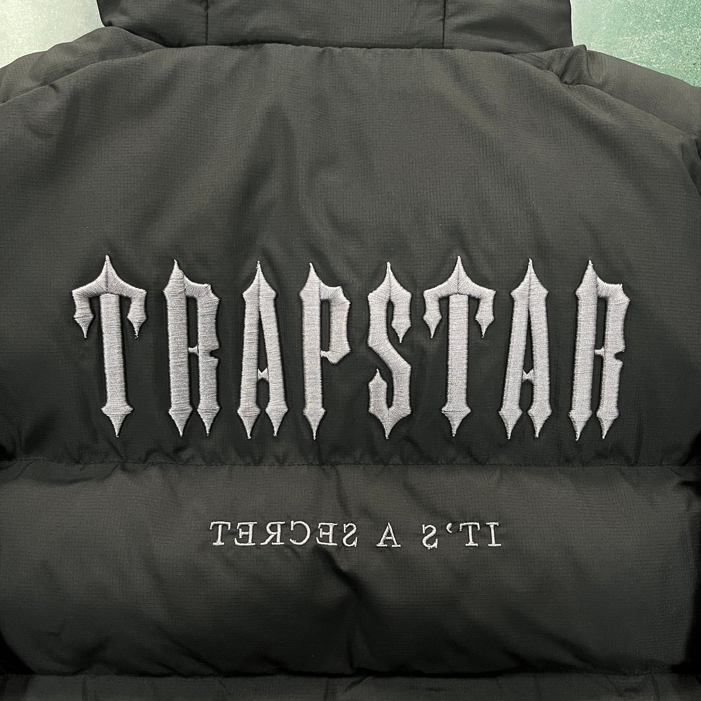 Trapstar Women’s Decodeed Hooded Puffer 2.0 Jacket Black