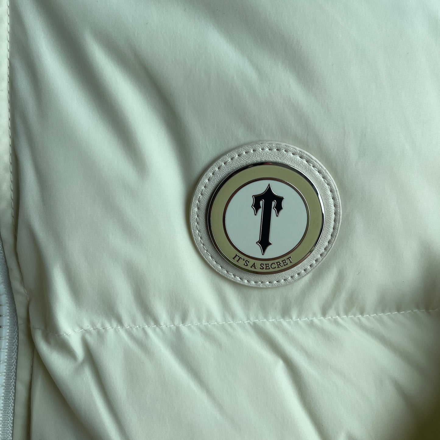 Trapstar Womens Irongate Detachable Hooded Puffer Jacket Cream