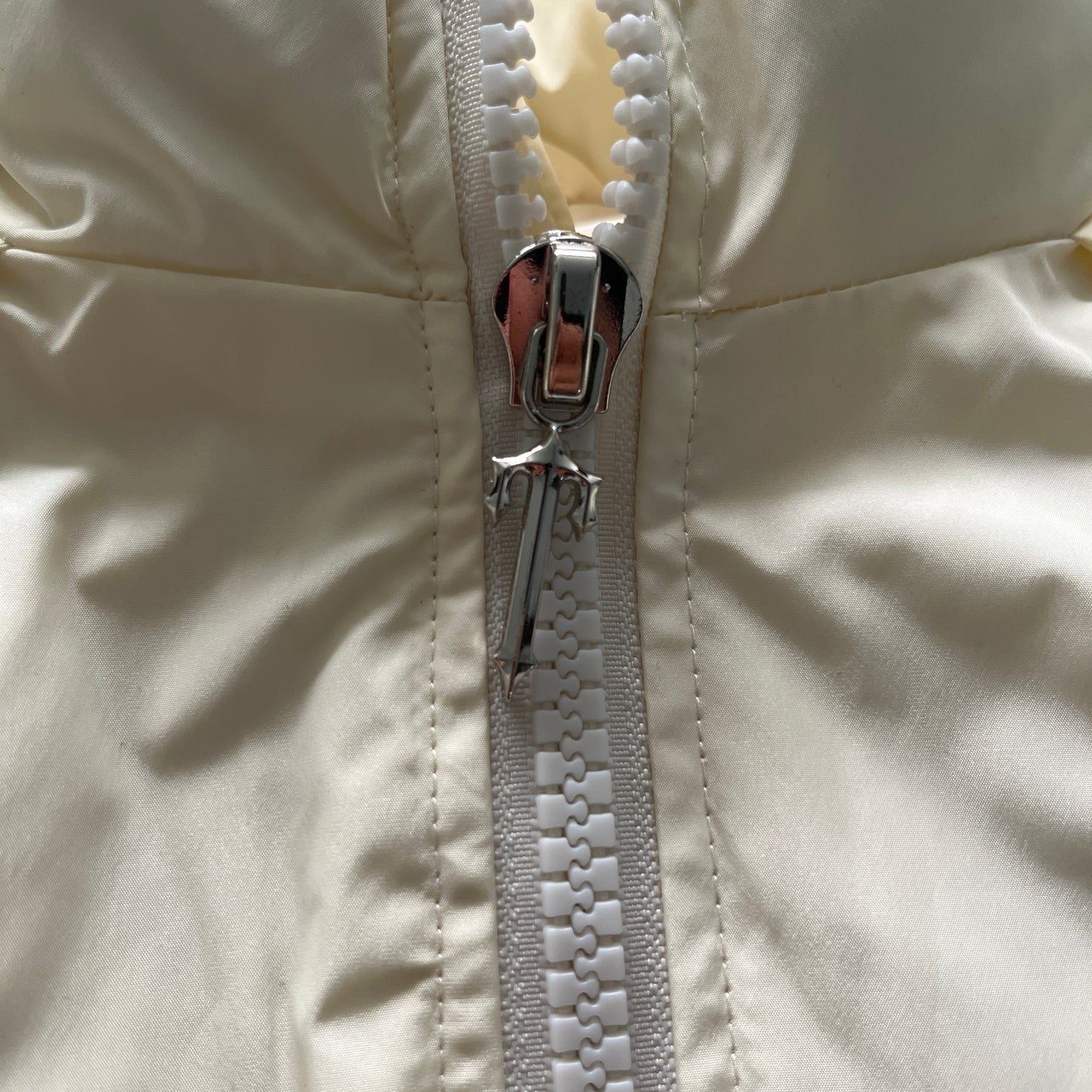 Trapstar Womens Irongate Detachable Hooded Puffer Jacket Cream