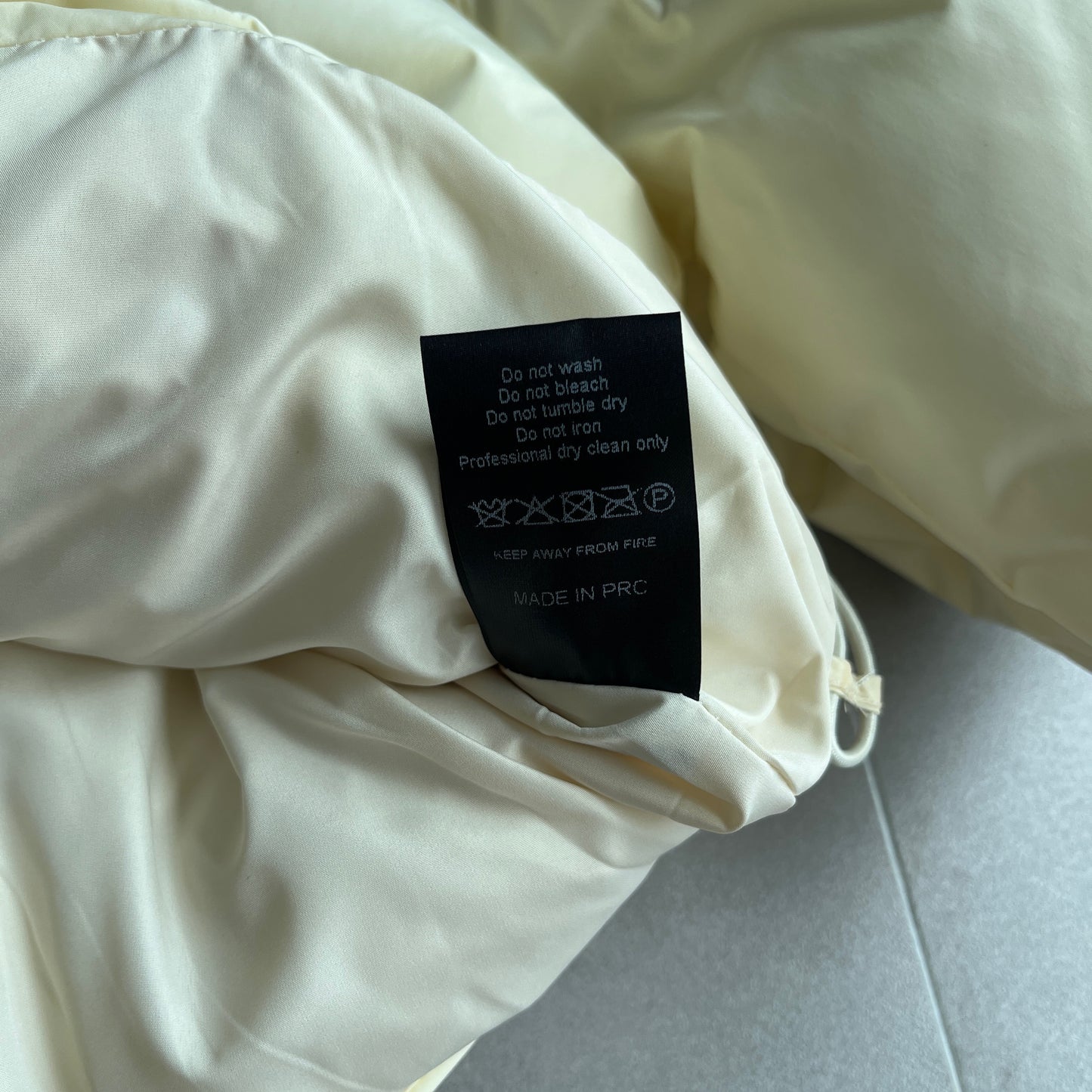 Trapstar Womens Irongate Detachable Hooded Puffer Jacket Cream