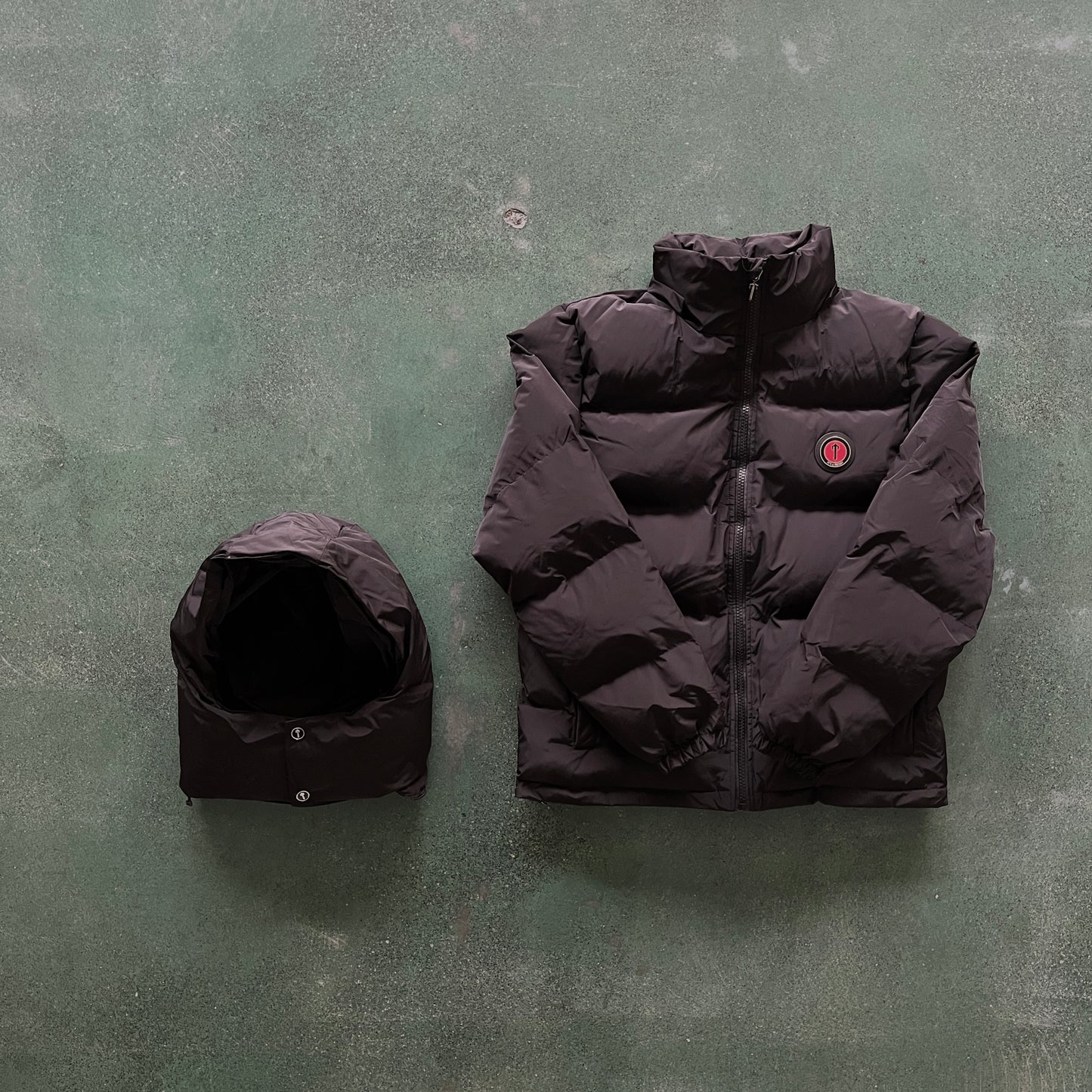 Trapstar Irongate Detachable Hooded Puffer Jacket Black Red