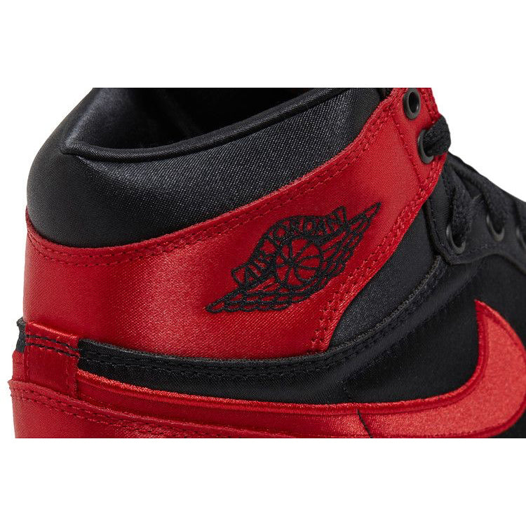 Wmns Air Jordan 1 Retro High OG 'Satin Bred' 2023